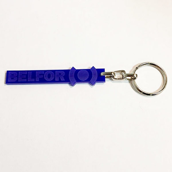 מחזיק מפתחות עם לוגו ממותג מעוצב - הדפסה אישית וחיתוך לייזר צורני