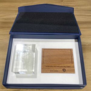 קופסאות קרטון עם התאמת ספוגים בחיתוך ליזר